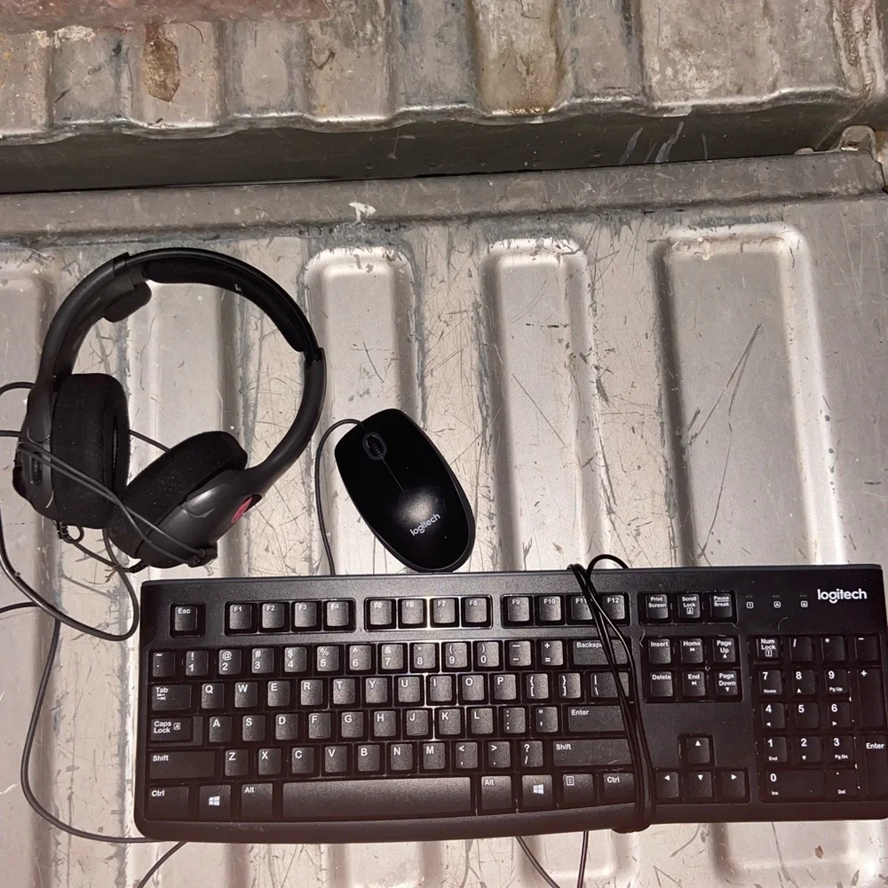 I’m selling all mice, keyboard and headphone everything works
